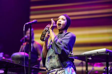 Video: Erykah Badu Pays Tribute to the Late D’Angelo in London