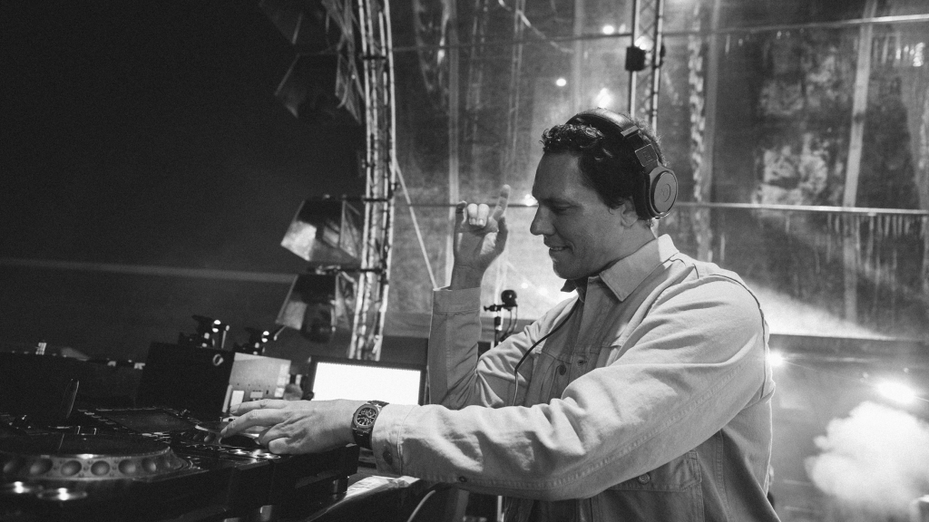 Tiesto – Ages: 18+