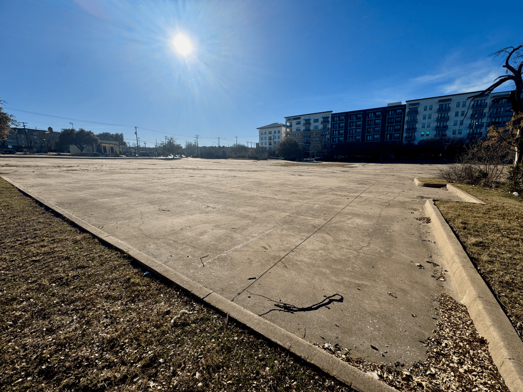H-E-B-owned lot in South Dallas