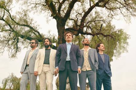 Enjambre on New Album, Daños Luz Tour Stop in Dallas