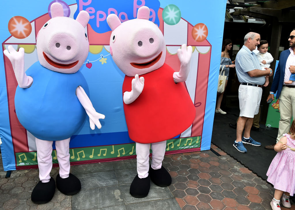 Performes in Peppa and George Pig stand on stage.