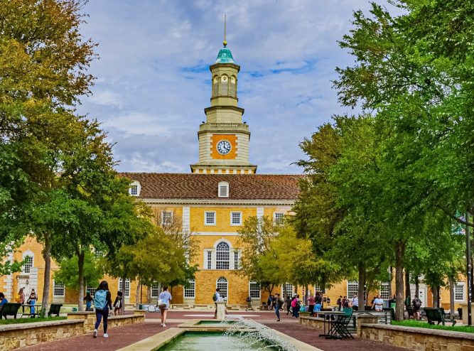Main lawn and building at UNT in Denton