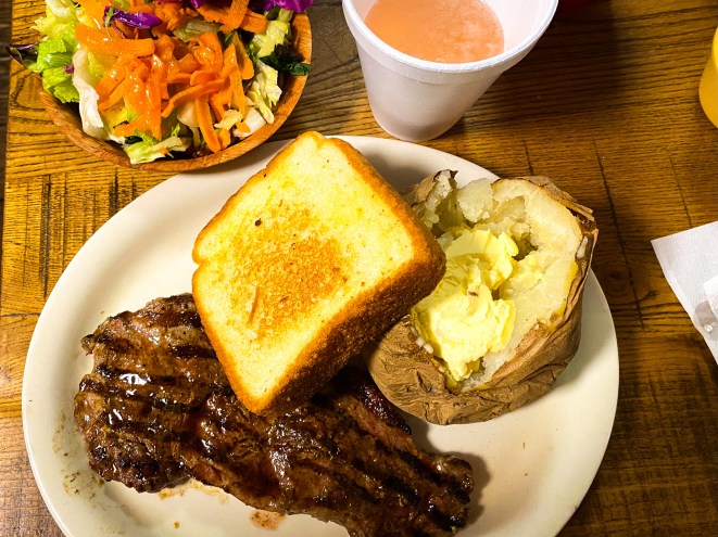 Cheap Steaks: 5 steak dinners (with sides) in Dallas for $40 or less
