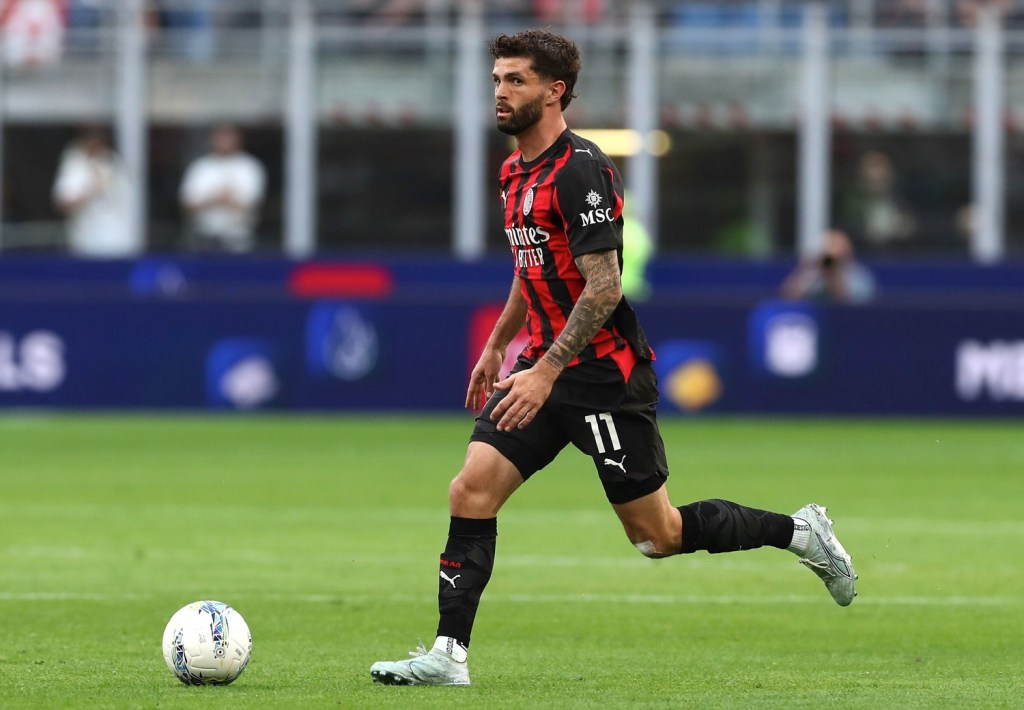 Christian Pulisic plays soccer