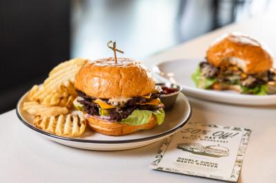 Talk birdie to me: Austin-based mini-golf restaurant opens in Fort Worth
