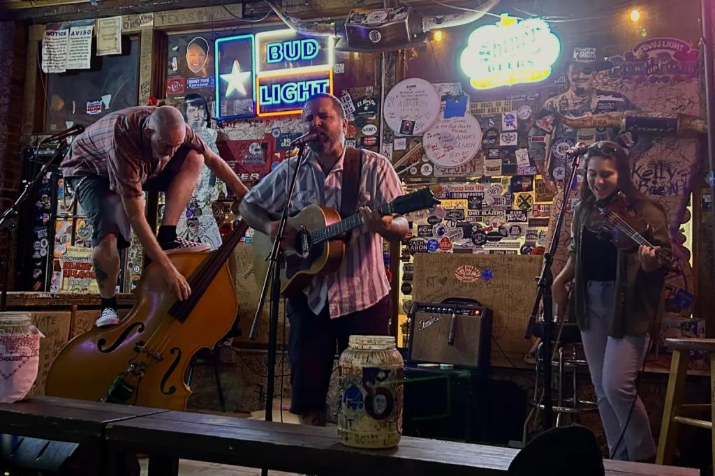 SONGWRITER SOCIAL w/JUSTIN PICKARD (OPEN MIC NIGHT)
