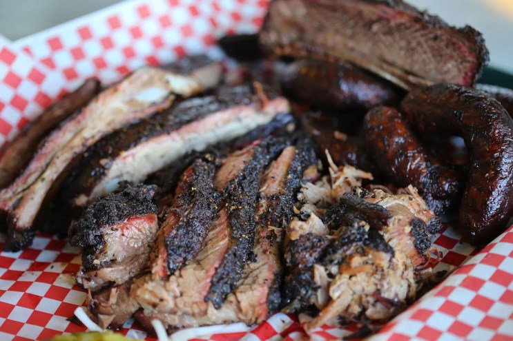 pecan lodge barbecue platter