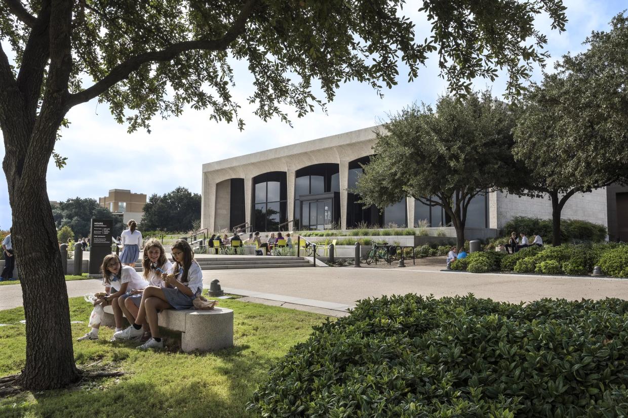 Wal-Mart Heiress and Art Lover Alice Walton Gifts $20 Million to Amon Carter Museum