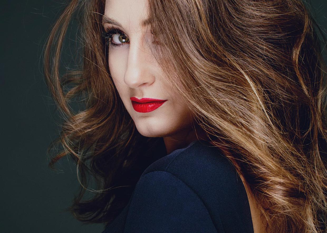 Backup Singer Becky Middleton Steps Into the Spotlight