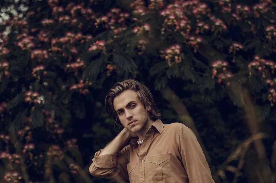 Andrew Combs Returns to Play Dallas After Finding an Audience for His Country-Folk in Nashville