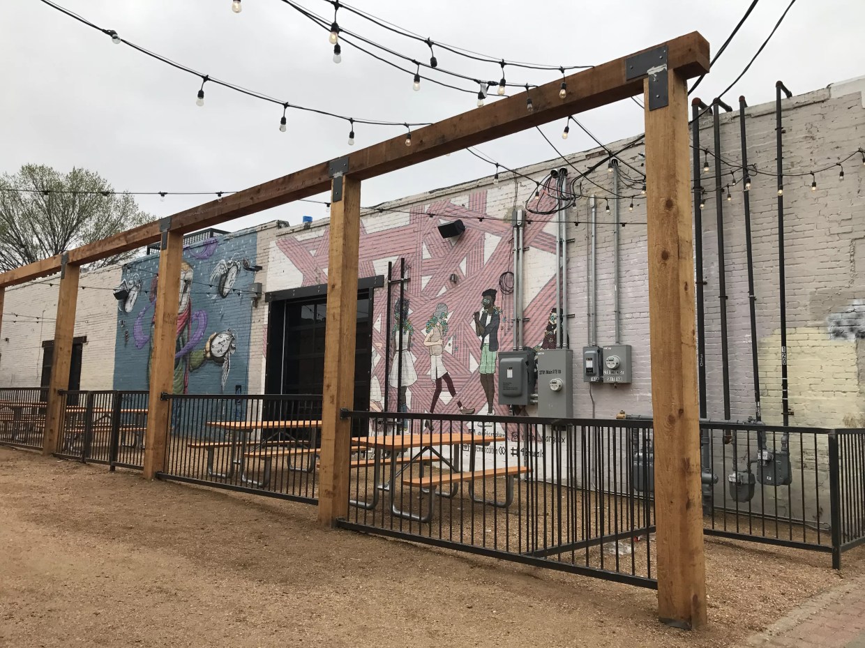 Now Open: Easy Slider’s Late-Night, Beer-Filled Deep Ellum Brick-and-Mortar