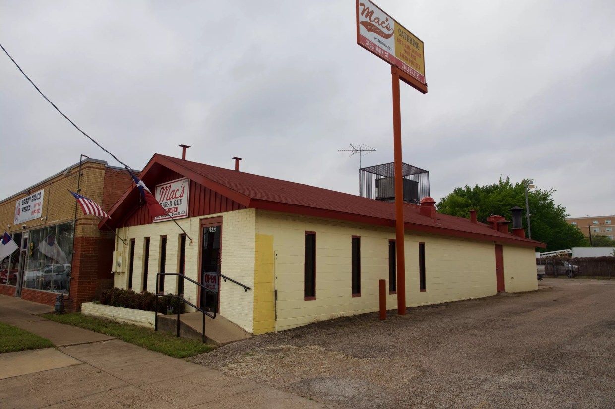 Mac’s Bar-B-Que Offers No Gimmicks, Just Simple, Old-School Dallas Barbecue. For Now, Anyway.