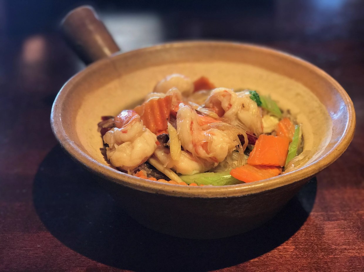 100 Favorite Dishes, No. 93: Shrimp Noodle Clay Pot (Goong Op) at Royal Thai