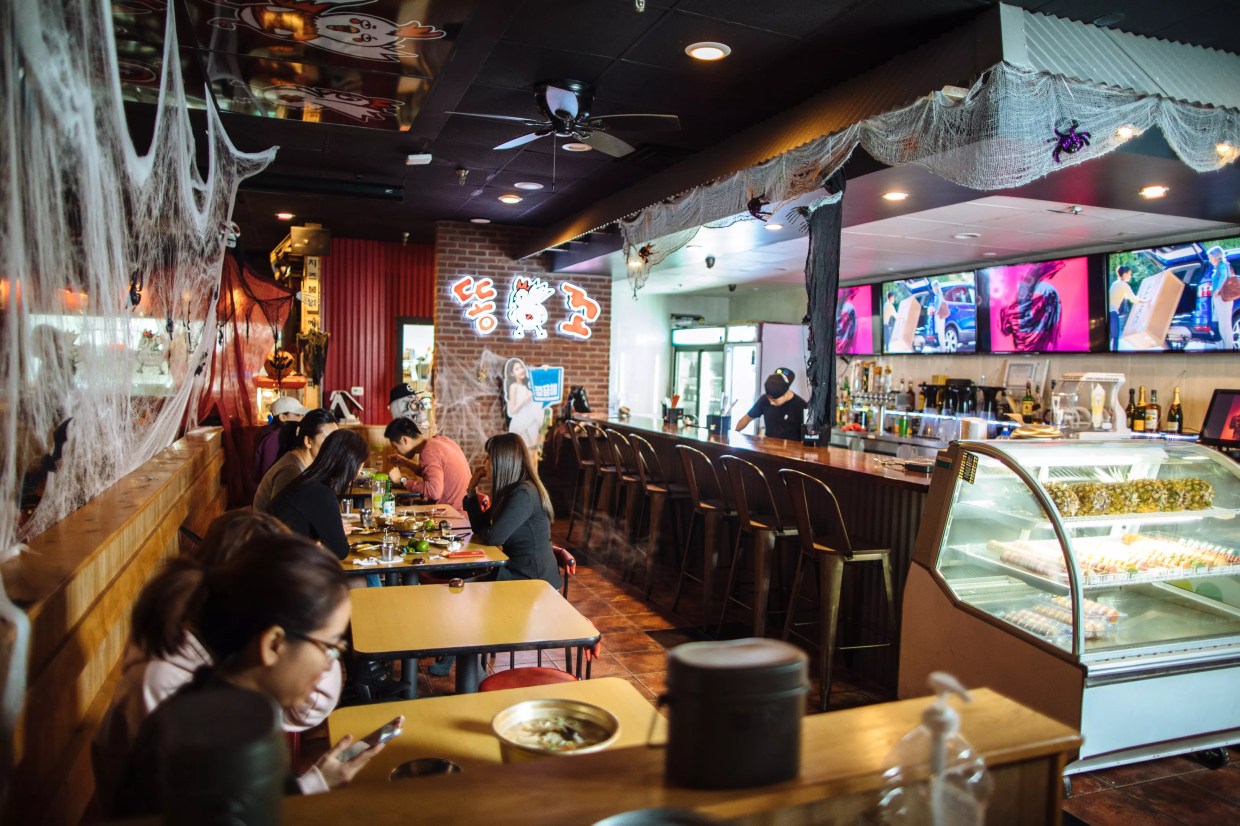 A Carrollton Dive Bar Named ‘Butthole’ Serves Spectacular Fried Chicken Fondue