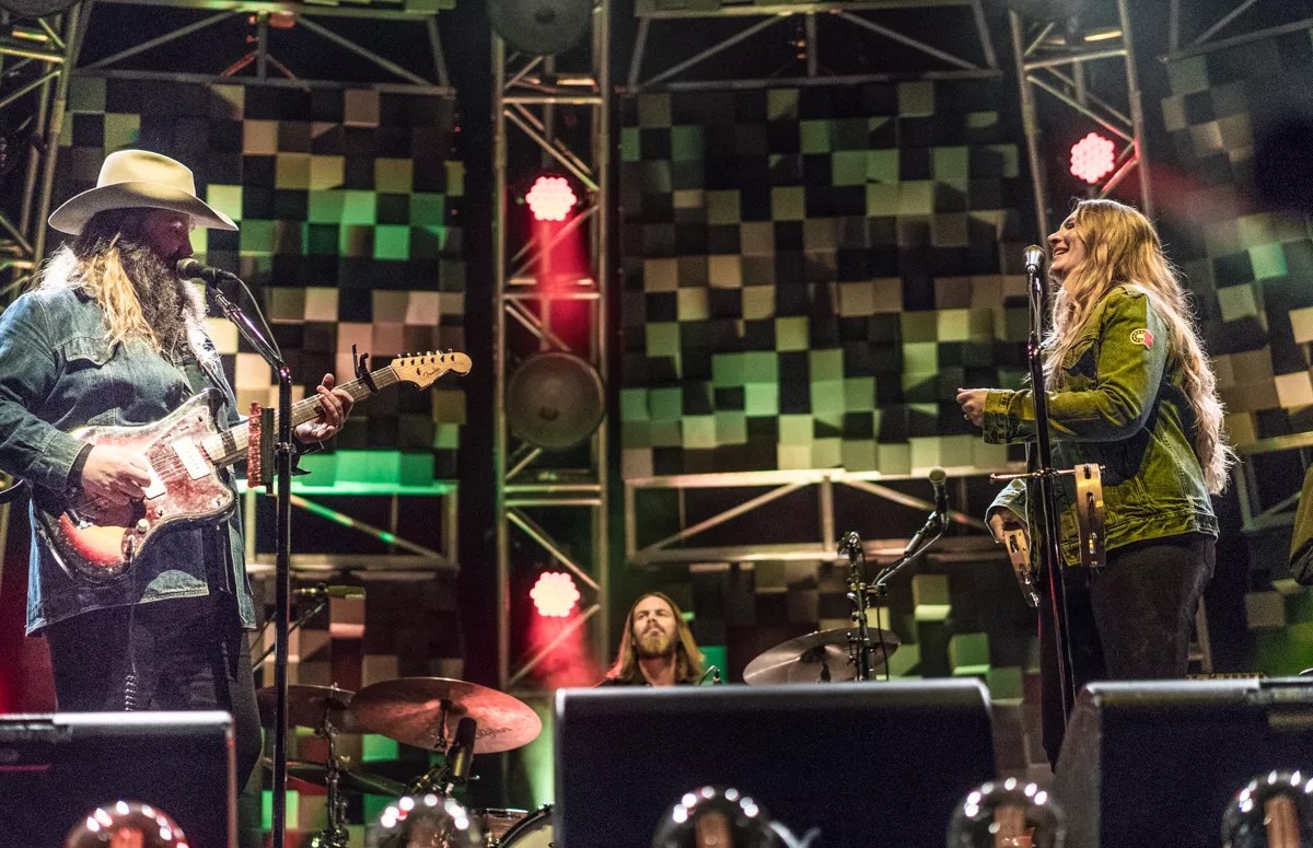 Chris Stapleton Reveals Wife Is Expecting Twins During Refreshing and Chilly Dallas Show