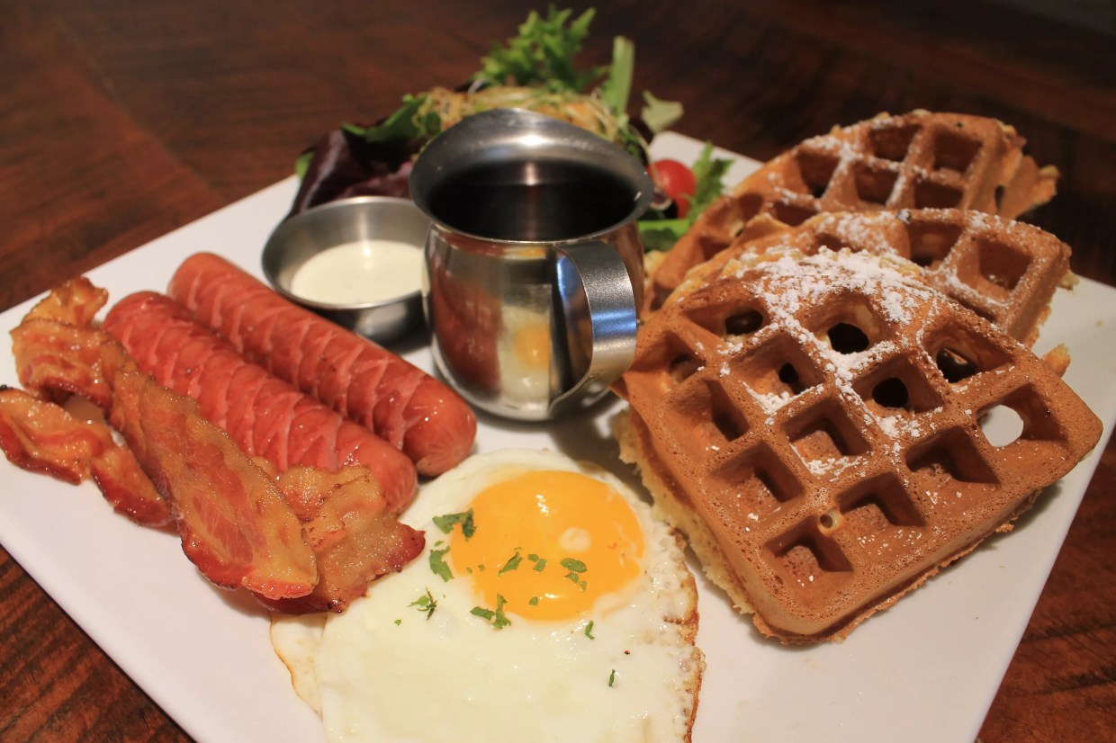 At Cafe Brown Sugar, Hot Dogs Are Brunch Food and Dessert Waffles Are Hot at Dinner