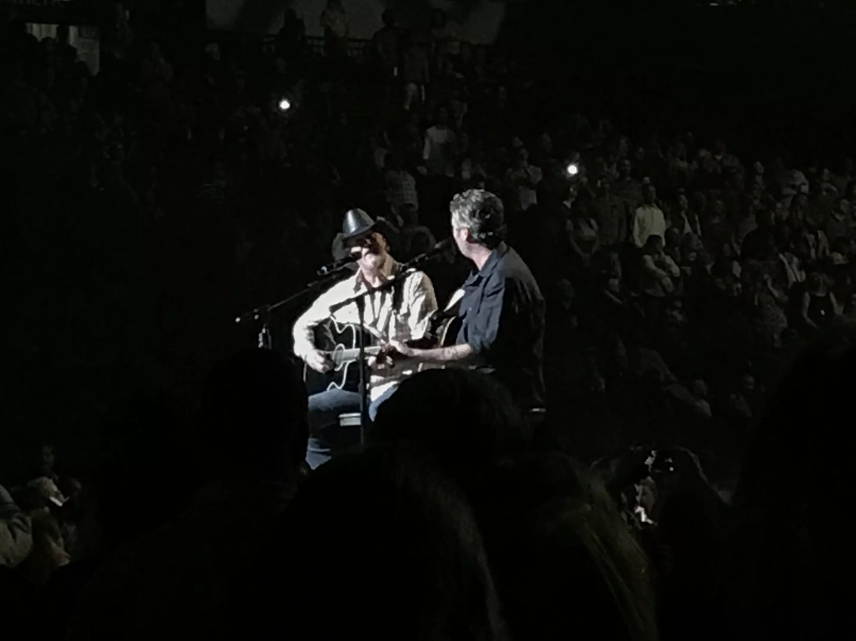 When You’re Blake Shelton, You Can Still Please an Arena Crowd While Battling the Flu