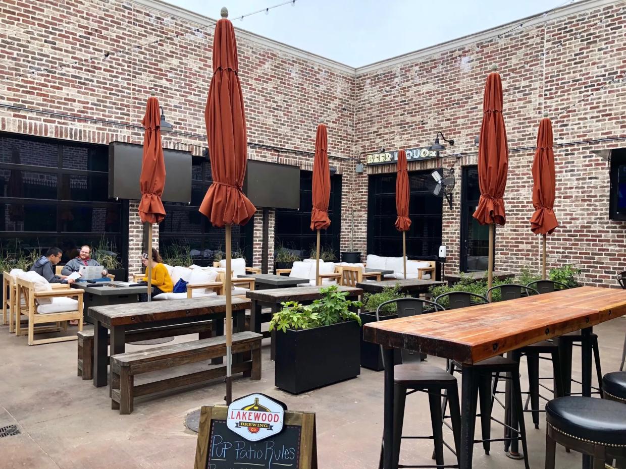 With Cheap Bloody Mary and Mimosa Bars, Ross & Hall is a Brunch Drinker’s Dream