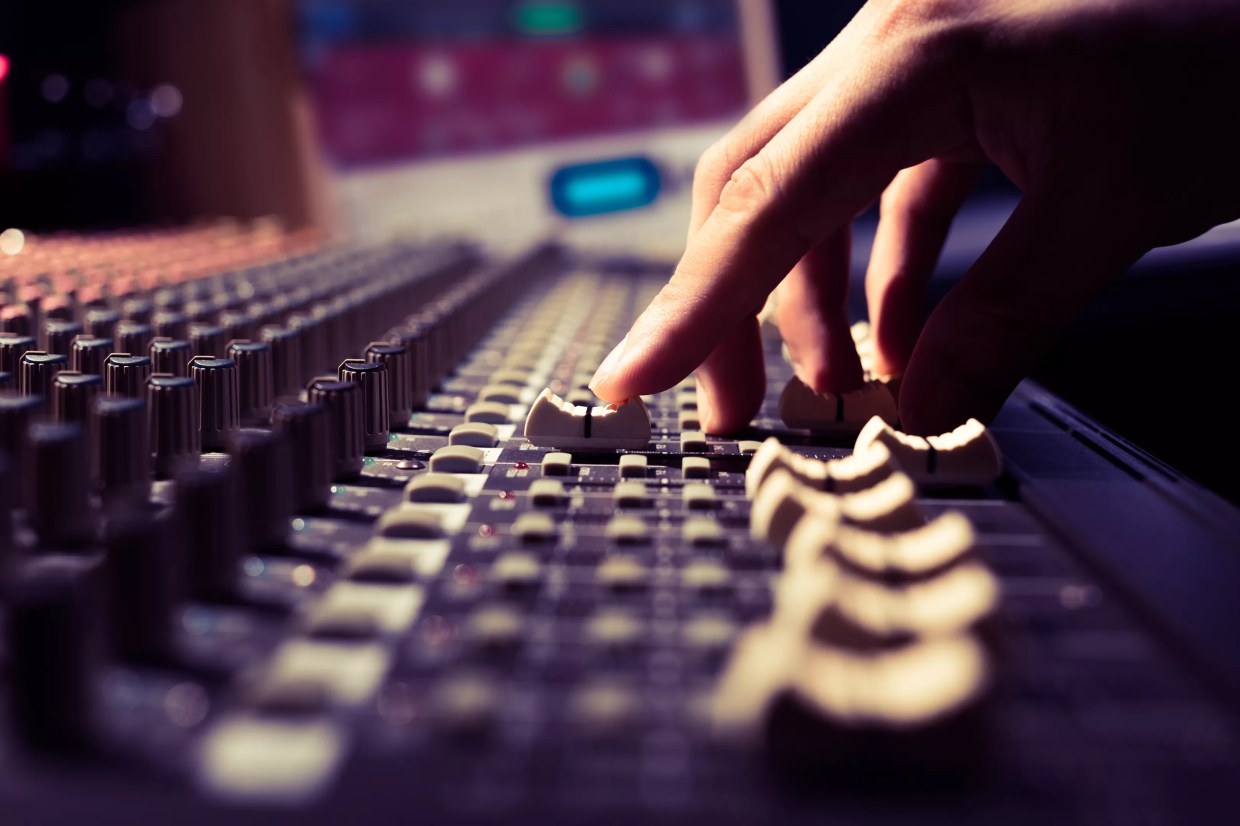 Hey, Musicians, Don’t Be An Ass. Be Nice to Your Sound Guy.