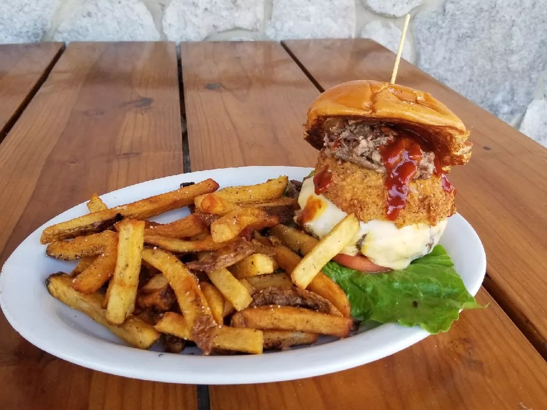 Lakewood Smokehouse Quietly Became One of East Dallas’ Best Burger Joints