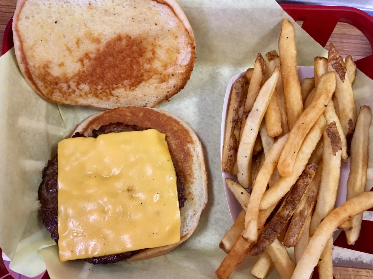At J.G.’s Old Fashioned Hamburgers, Not Much Has Changed in 33 Years