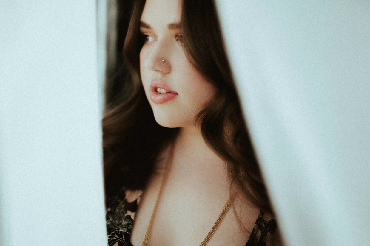 Frankie Leonie Is a 16-Year-Old Country Musician Who Wrote “Johnny Cash”