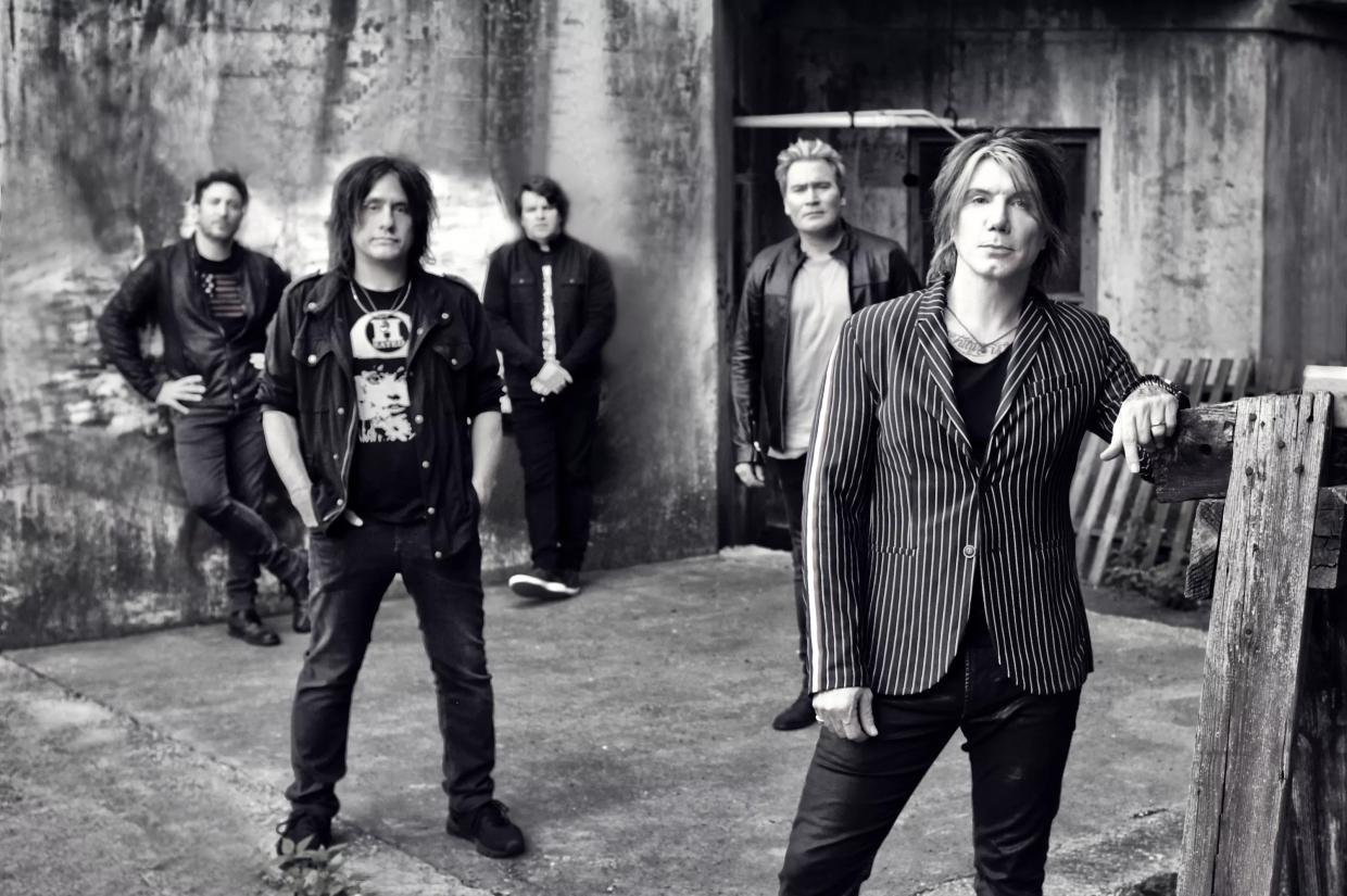 Goo Goo Dolls Are Coming to Dallas to Celebrate 20 Years of <i>Dizzy Up the Girl</i>