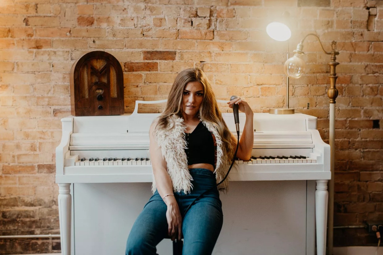 Denton’s Katrina Cain Climbs <i>The Voice</i>‘s Ladder on Team Blake