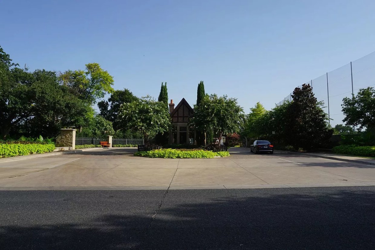 My Vow: However They Plead, I Will Not Join the Dallas Country Club. Unless.