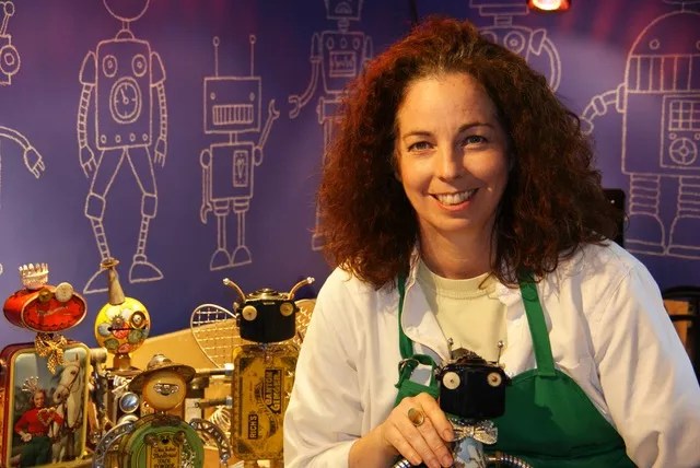 Amy Flynn Makes Fobots — Junk Robots