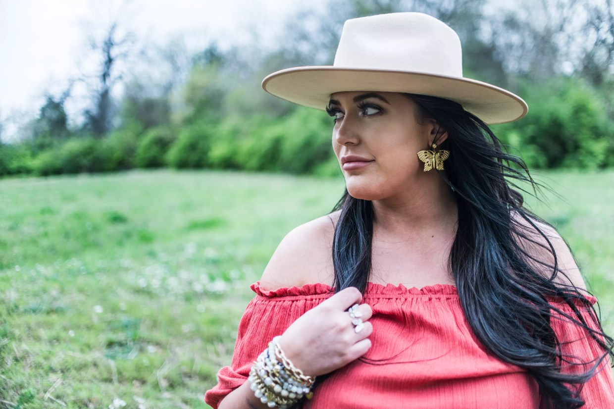 With Her Dad’s Friends Behind Her, Caroline Kraddick Aims for Stardom