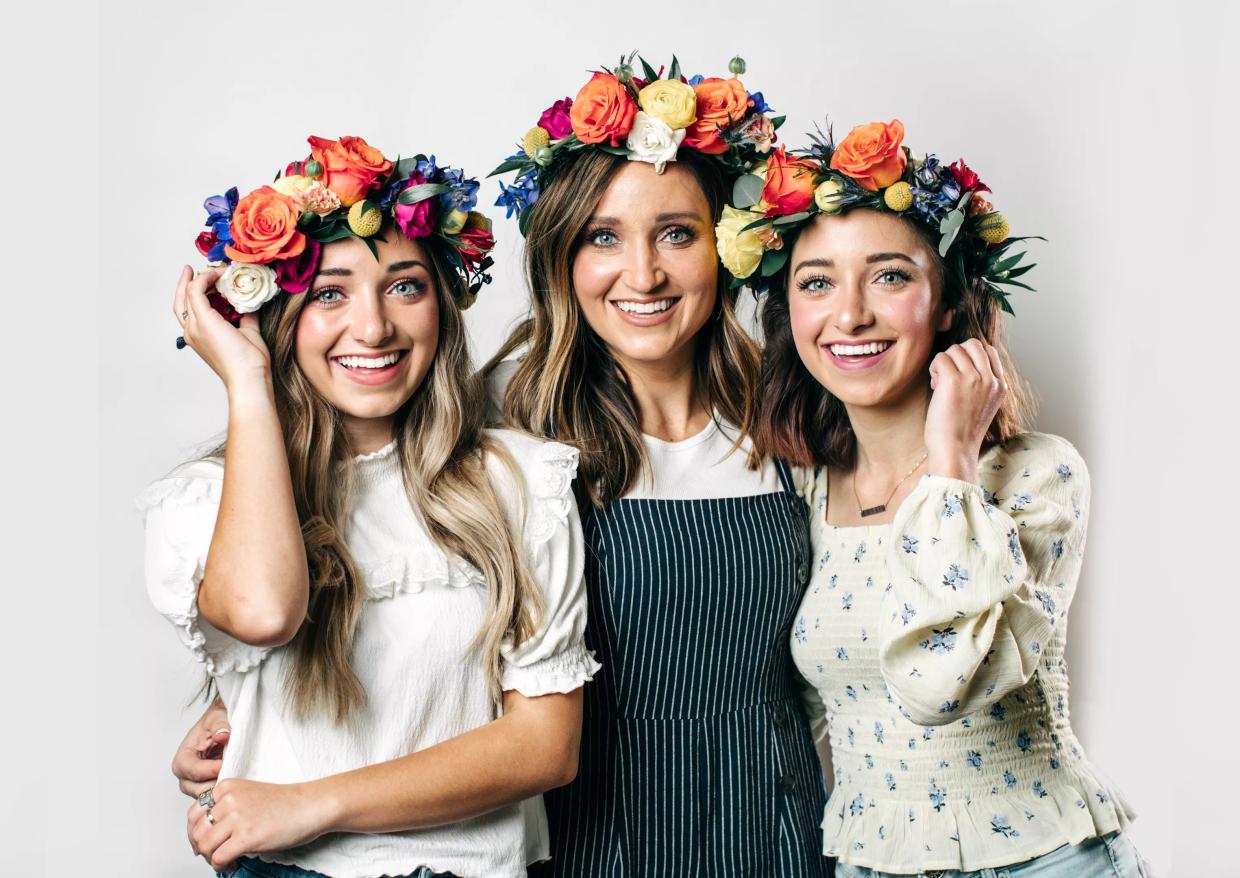 Brooklyn and Bailey McKnight Are YouTube’s Big Sisters