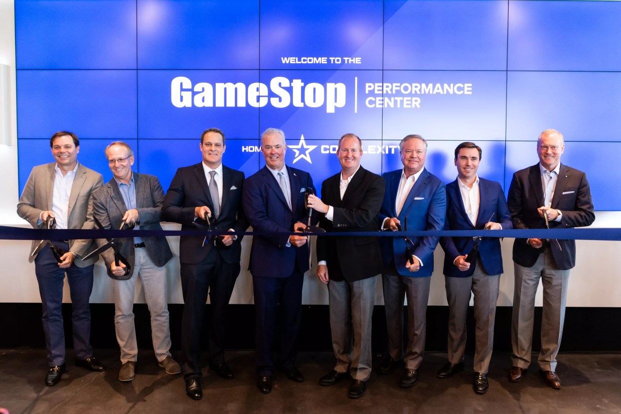 GameStop Performance Center Gives Esports Athletes the Dallas Cowboys Treatment