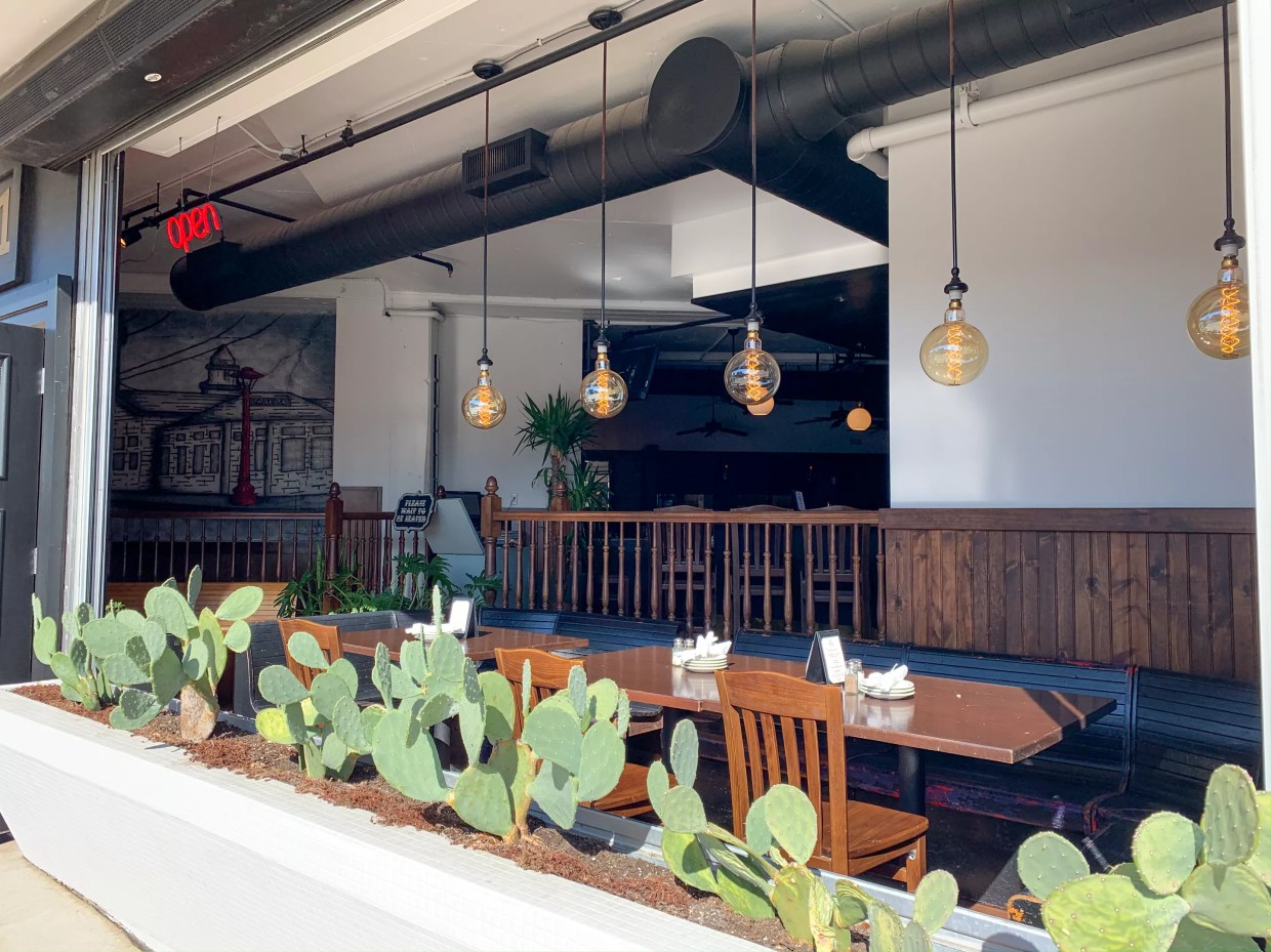 At Full Circle Tavern’s Brunch, the Gravy Is Good But the Rest Fizzles