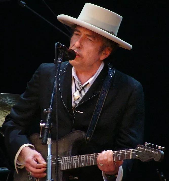 Music News: Bob Dylan, Enrique Iglesias and Ricky Martin Highlight This Week’s Concert Announcements