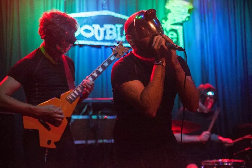 Synth-Punk Band Seres Embraces the Pandemic With a New Album