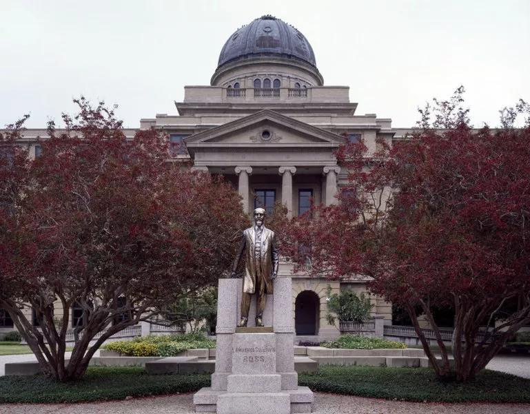 A Dallas Native’s TikTok Ruins Our Childhood — and Possibly A&M’s Statue