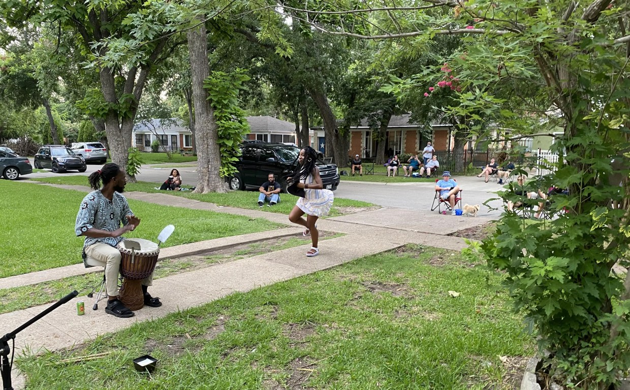 With Venues Shut Down, a Dallas Booker Sets up Concerts in His Front Yard