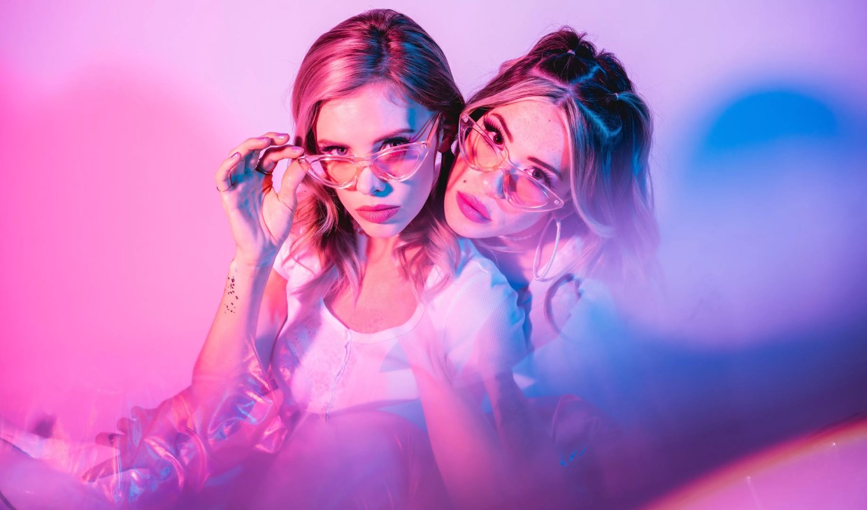 Danni and Kris Start an ’80s Dance Party as Popwave Duo Prizm