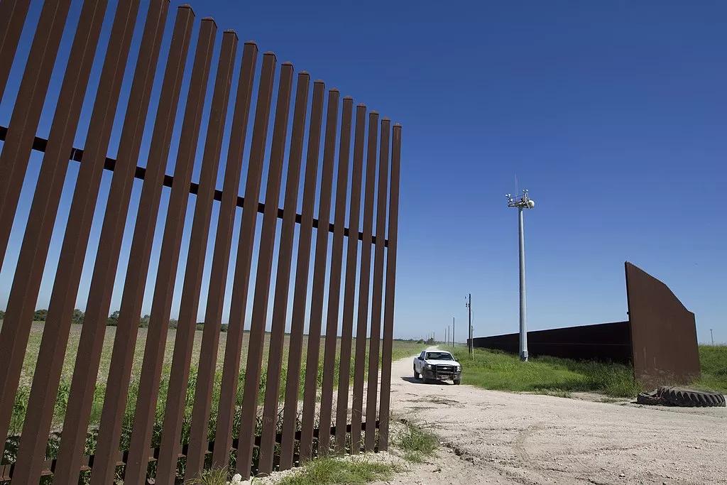 In Dallas, Gov. Abbott Takes Aim at Biden Administration over Immigration