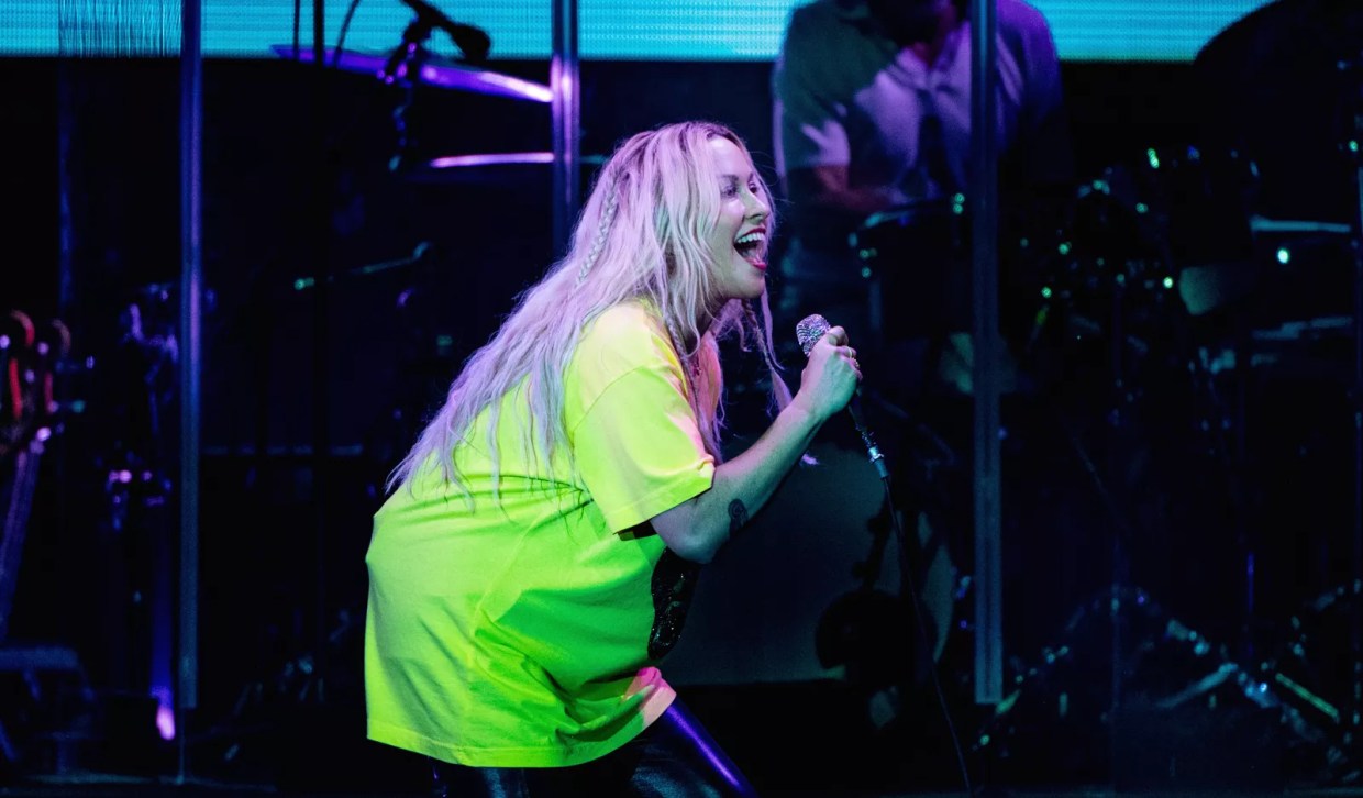 Alanis Morissette and Garbage Took Millennials Back to Simpler Times in Dallas