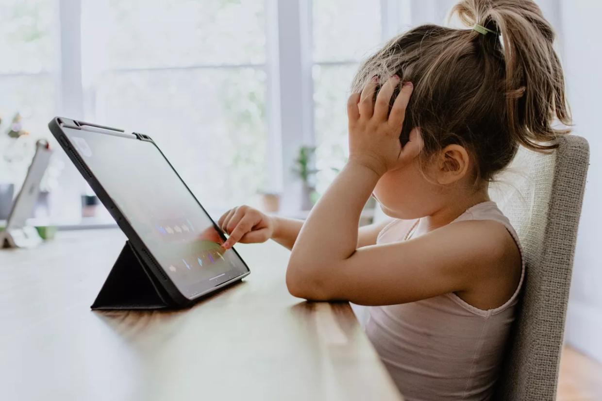 kid on computer