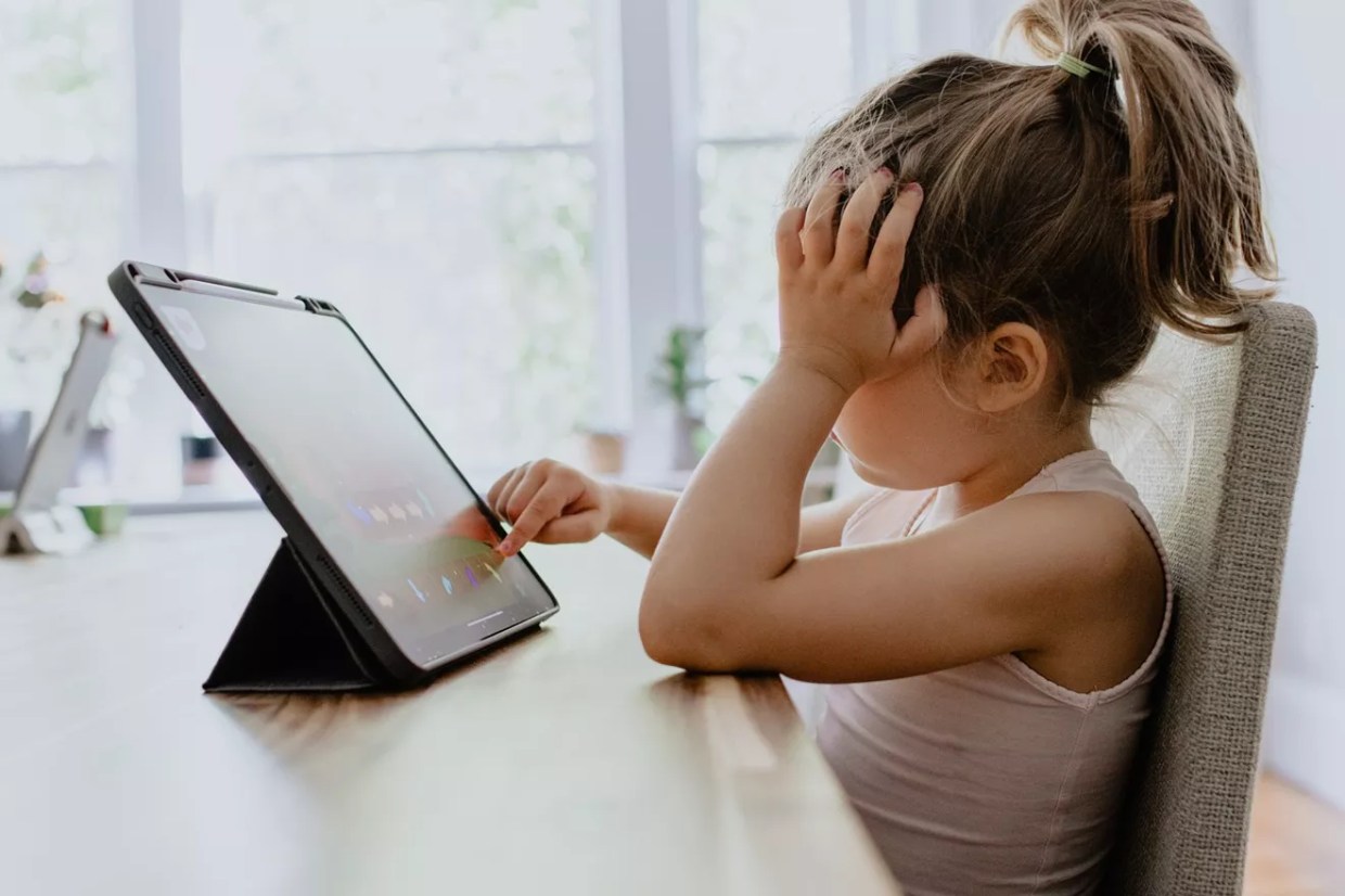 kid on computer