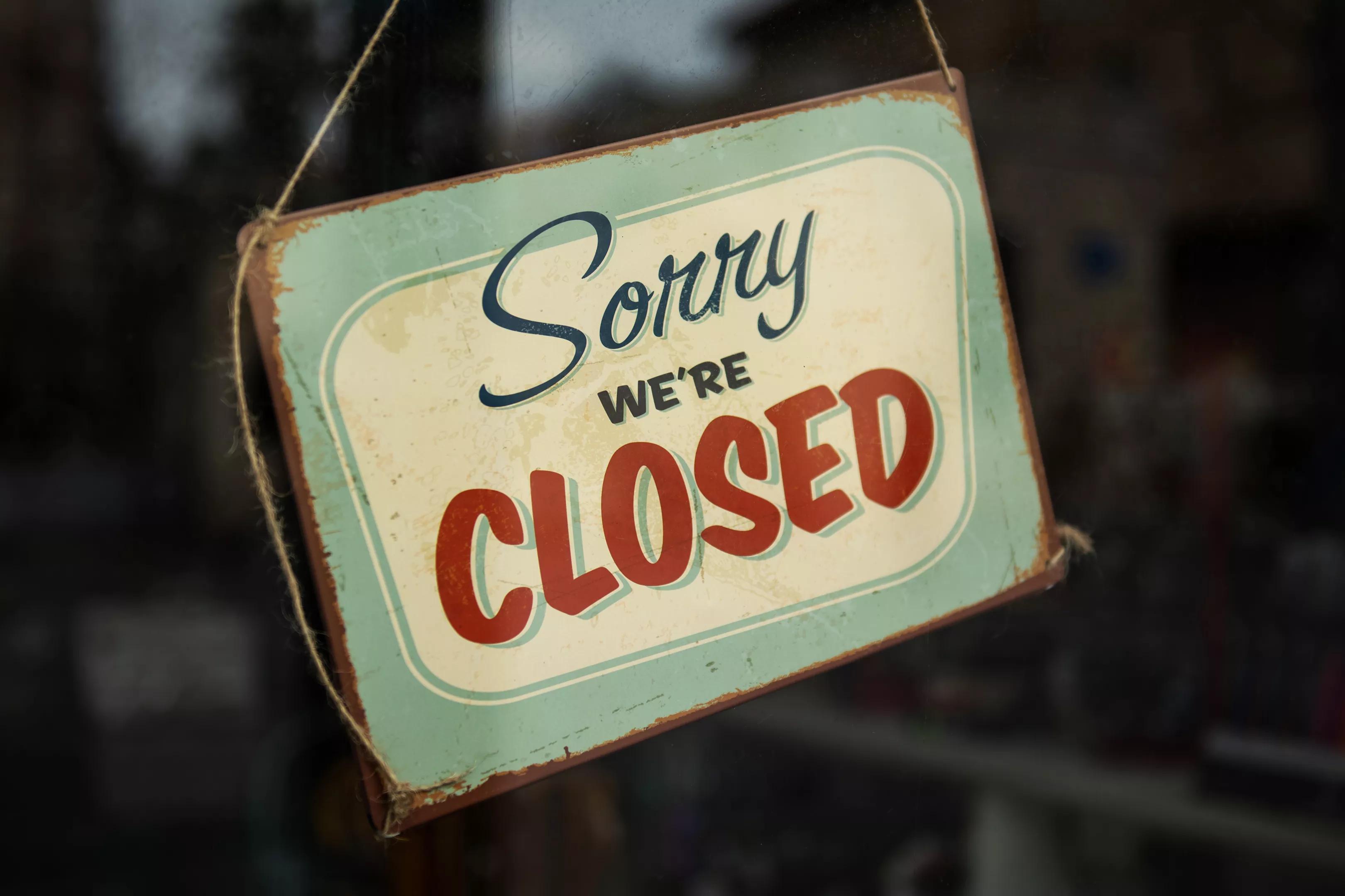 closed sign.