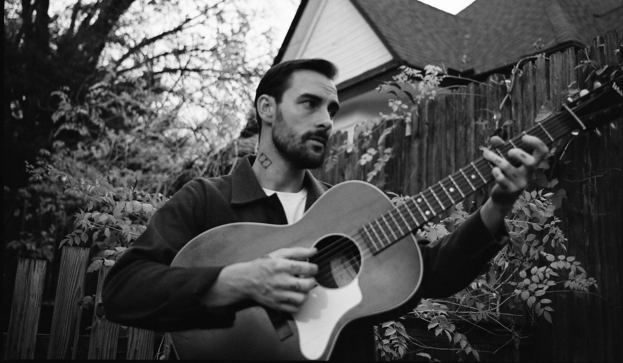 Robert Ellis Wants To Put You To Sleep With His Music