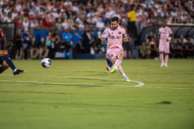 Lionel Messi soccer goal