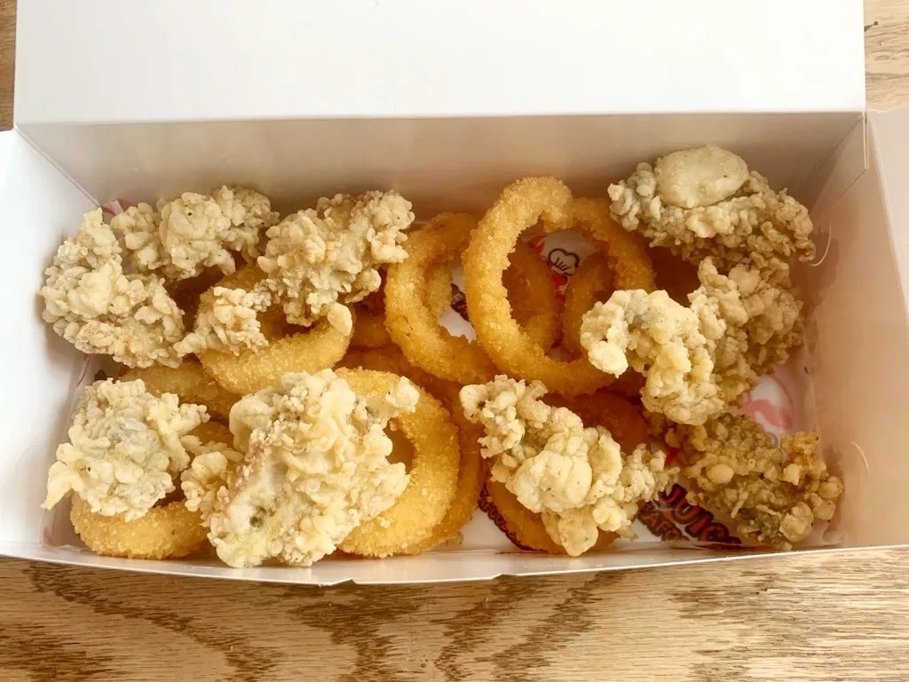 Juicy Seafood & Bar Is a Seafood Lover’s Haven