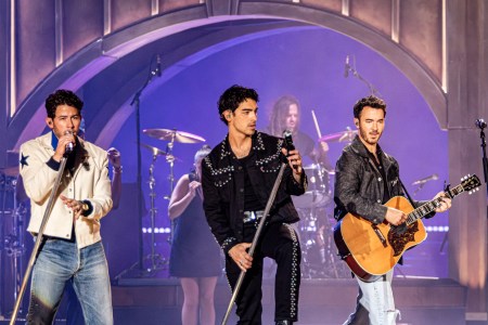 Watch: Jonas Brothers Surprise Dickies Arena with Ashlee Simpson